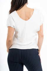 modella indossando Blusa effetto raso cangiante con scollo V e manica con cucitura interna colore
