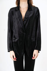 modella indossando Giacca in velluto liscio elasticizzato con bottone rivestito colore Nero Unica