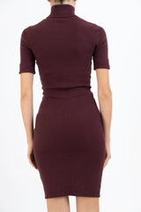 modella indossando Abito SoftDream dolcevita in viscosa elasticizzata colore