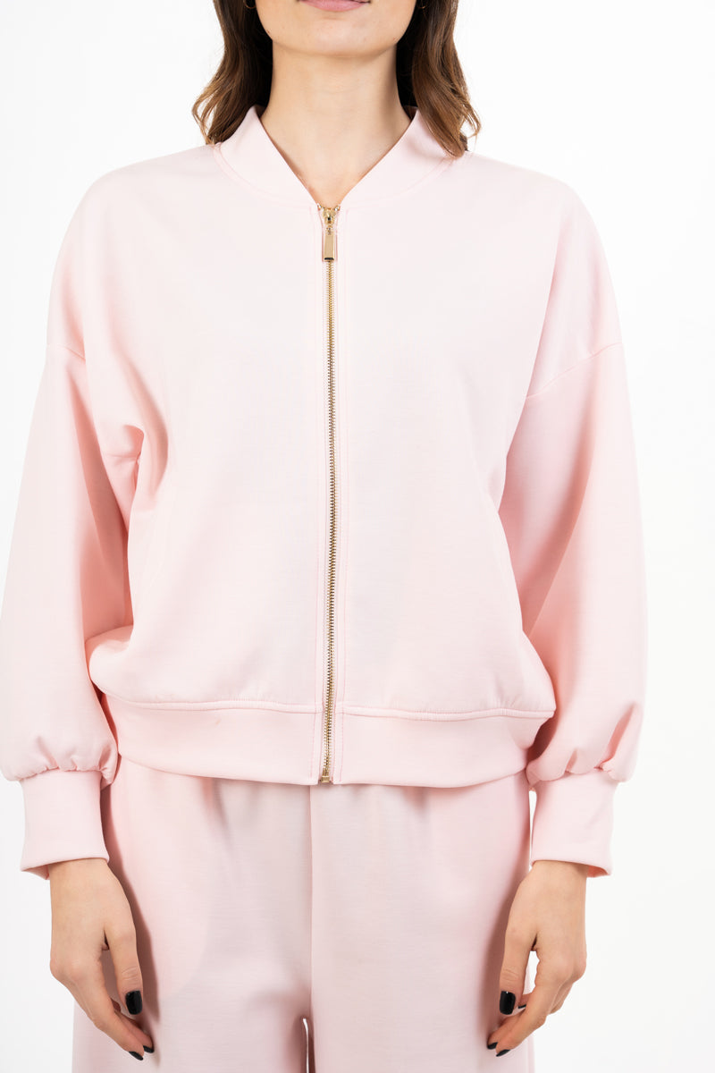 modella indossando Giacca in felpa misto viscosa con zip e manica ampia colore Rosa Unica