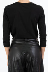 modella indossando Maglia TeddyMood in cotone elasticizzato colore