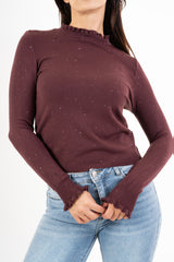 modella indossando Maglia SoftLurex con micro paillettes e volant colore