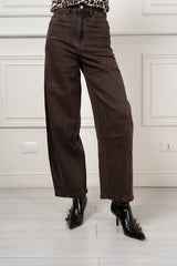 modella indossando Jeans Barrel Bexley colore