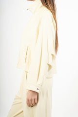 modella indossando Giacca in dainetto con zip e polsini regolabili colore Giallo Unica