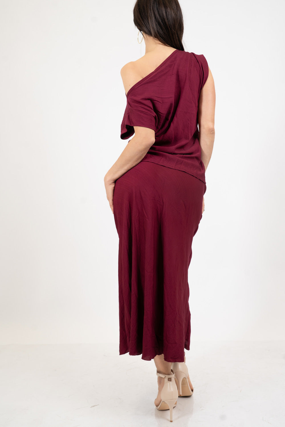 Completo donna maglia con scollo morbido e gonna svasata in viscosa