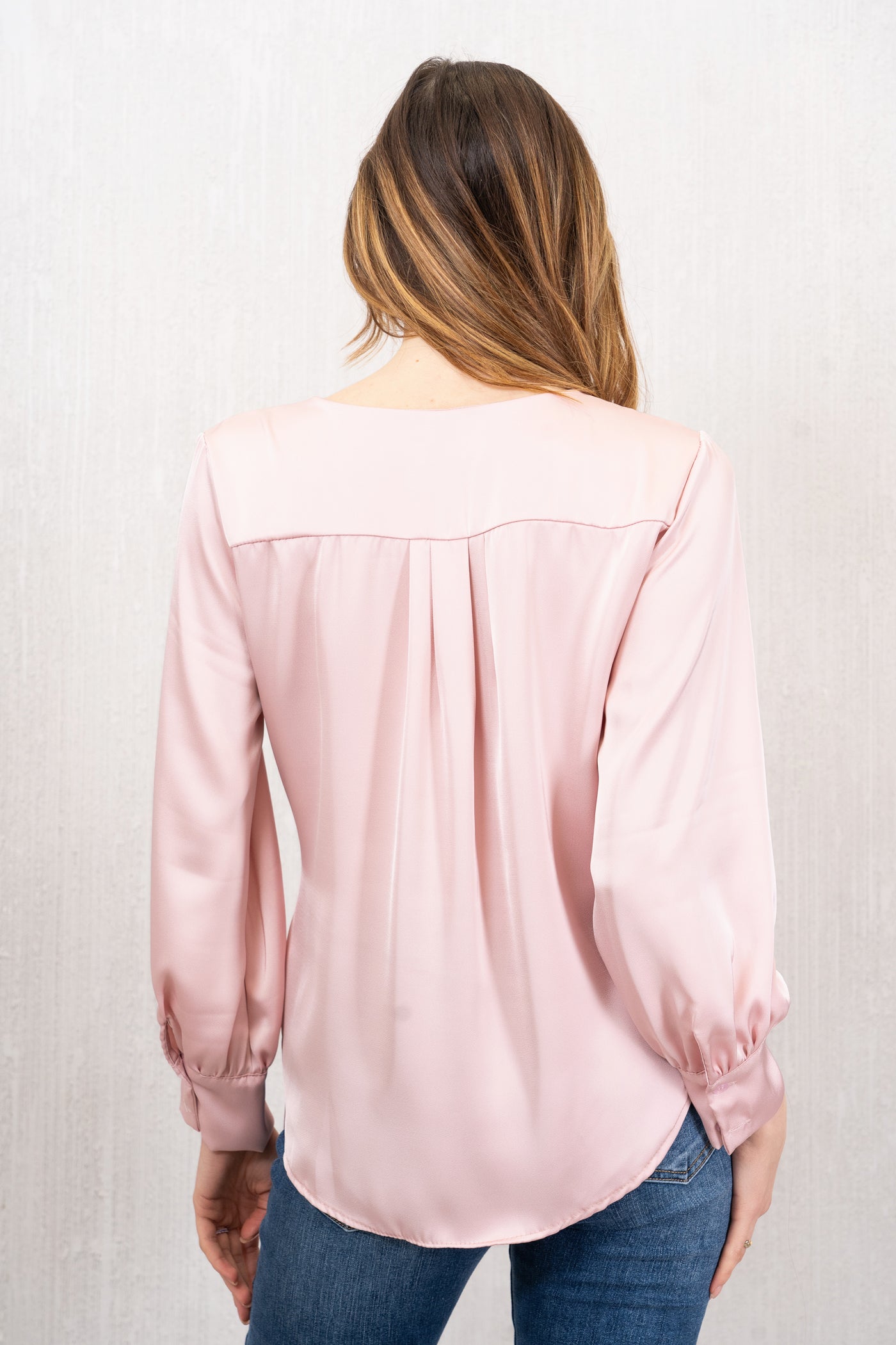 Blusa Elegante in Raso con Scollo a Portafoglio