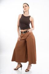 Pantagonna cuoio midi ampia in cotone elasticizzato con cintura inclusa.