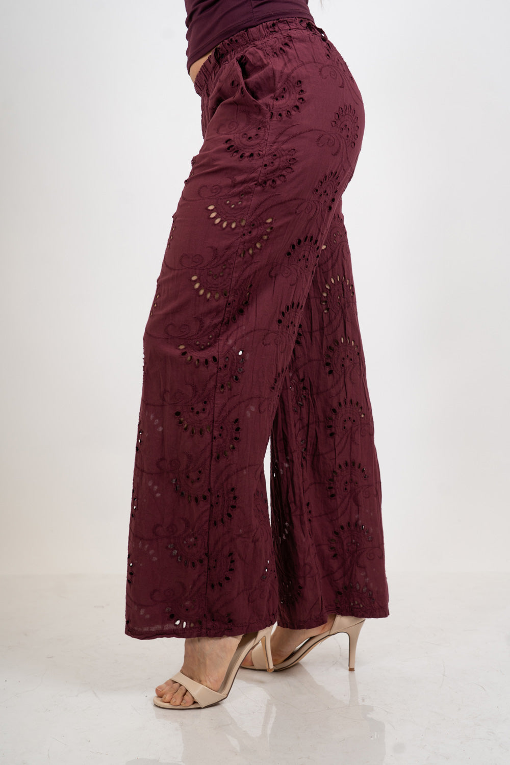 Pantalone traforato Onde Ricamate in cotone.