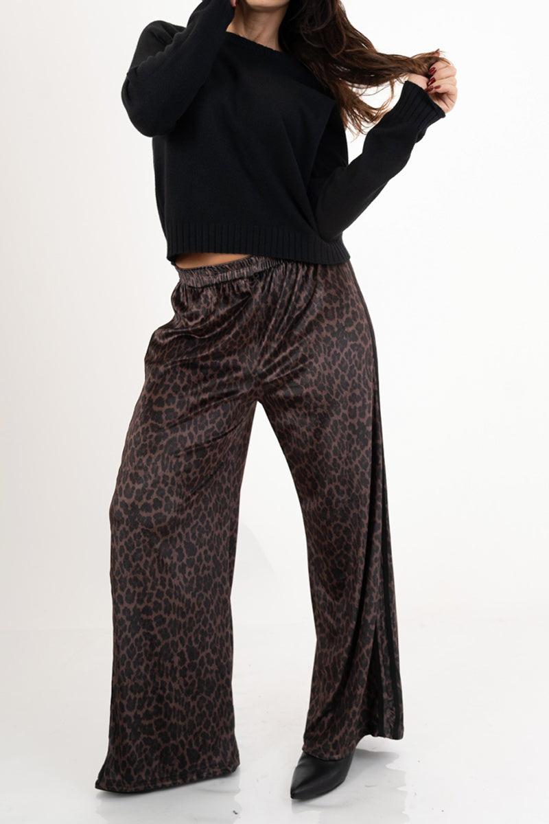 modella indossando Maglione sportivo con maniche raglan e bordo a coste colore