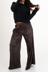 modella indossando Maglione sportivo con maniche raglan e bordo a coste colore