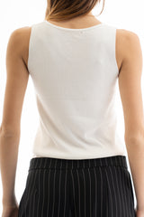 modella indossando Top canotta in filato microcostina di viscosa elasticizzata colore