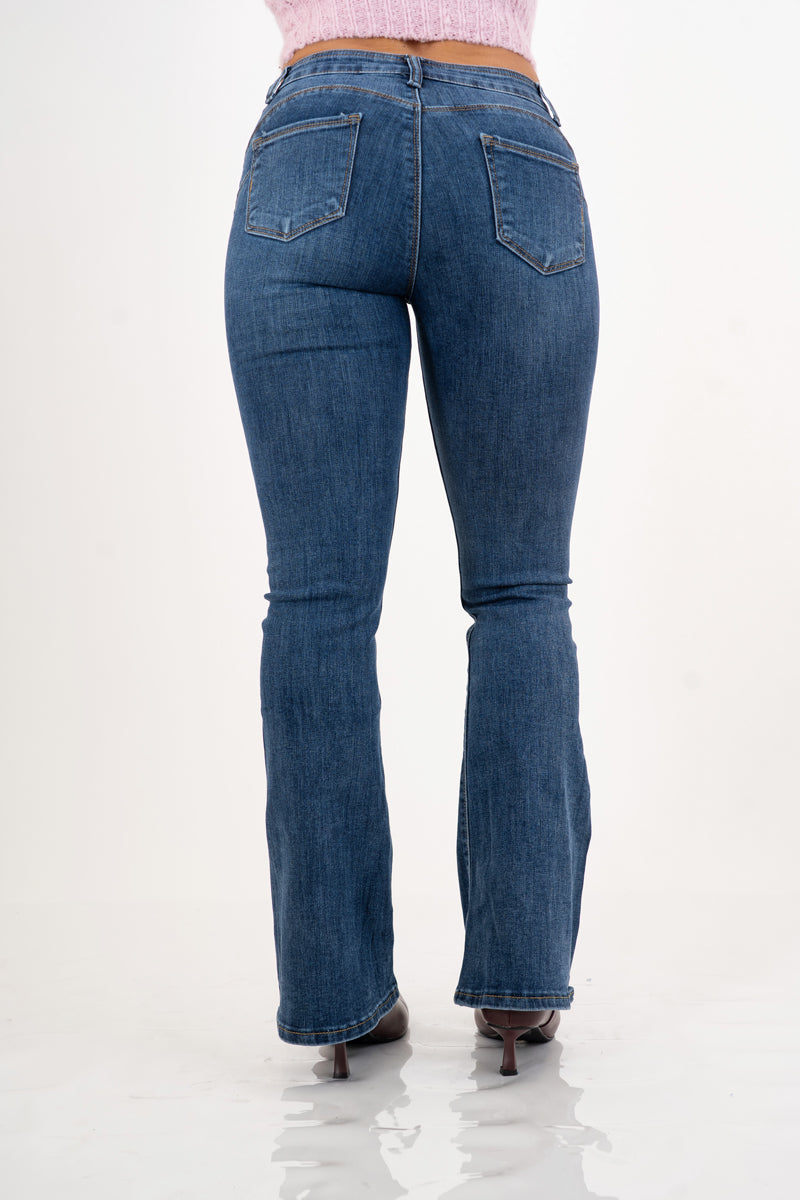 Jeans push-up elasticizzato a zampa lavaggio medio