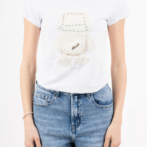 modella indossando T-shirt in cotone elasticizzato con orsetto gioiello applicato colore Bianco Unica