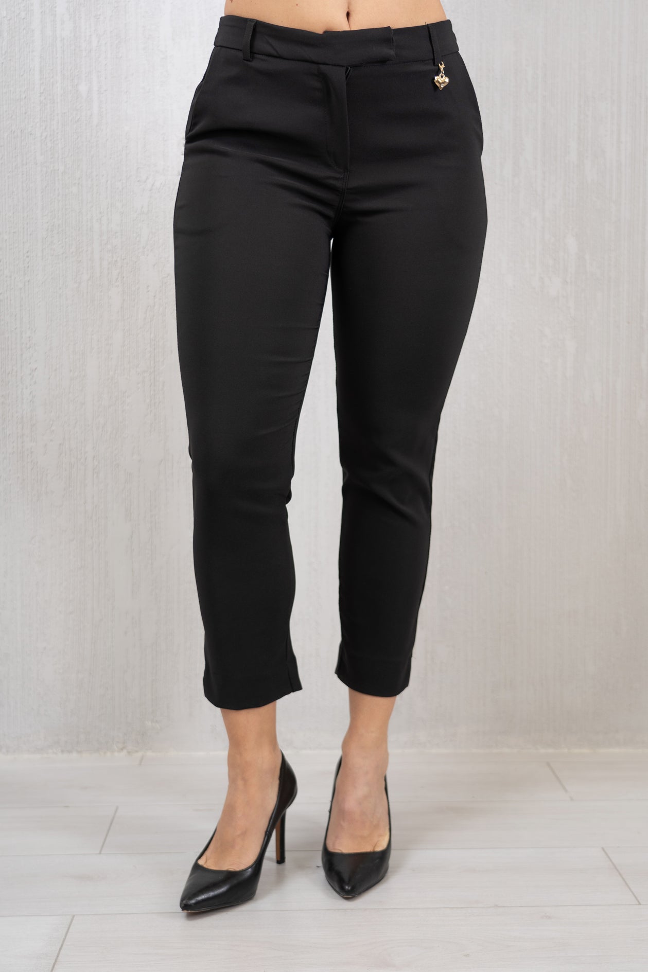 Pantalone Slim in Tessuto Tecnico Elasticizzato Nero.