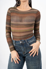 modella indossando Maglia a righe in misto cashmere Made in Italy colore Marrone Unica