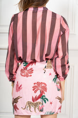 modella indossando Camicia Collo Coreana in Tencel a Righe Multicolor colore
