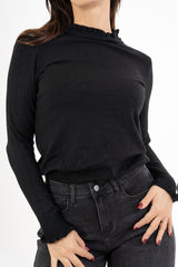 modella indossando Maglia SoftLurex con micro paillettes e volant colore