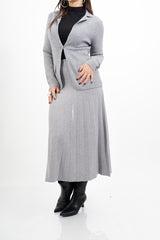 modella indossando Gonna Soft Pleat in maglia plissé colore Grigio Unica