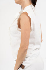 Camicia smanicata con rouge in cotone elasticizzato.