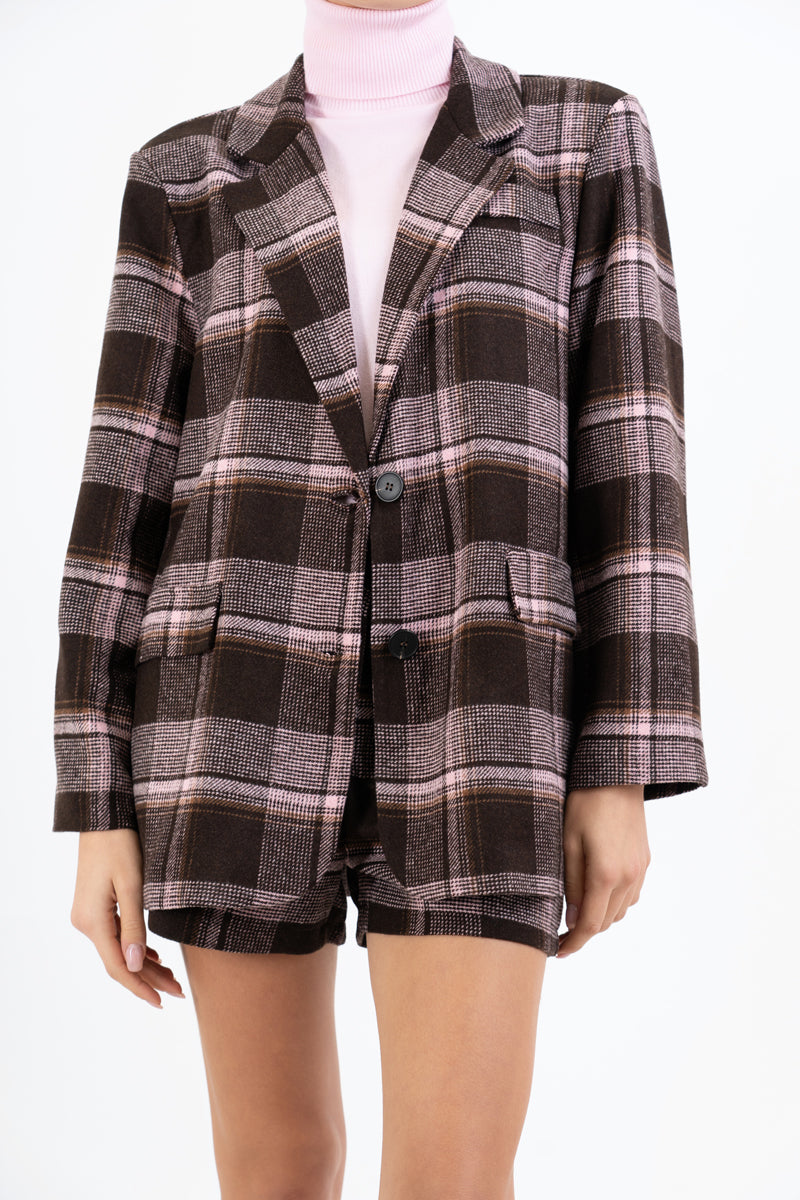 modella indossando Giacca PlaidChic over in misto lana colore