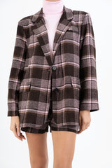 modella indossando Giacca PlaidChic over in misto lana colore