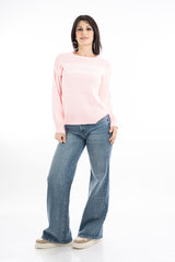 modella indossando Maglione girocollo con scritta “Ho sempre ragione” in cotone misto colore