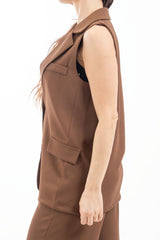 modella indossando Gilet sartoriale lungo con rever a lancia colore