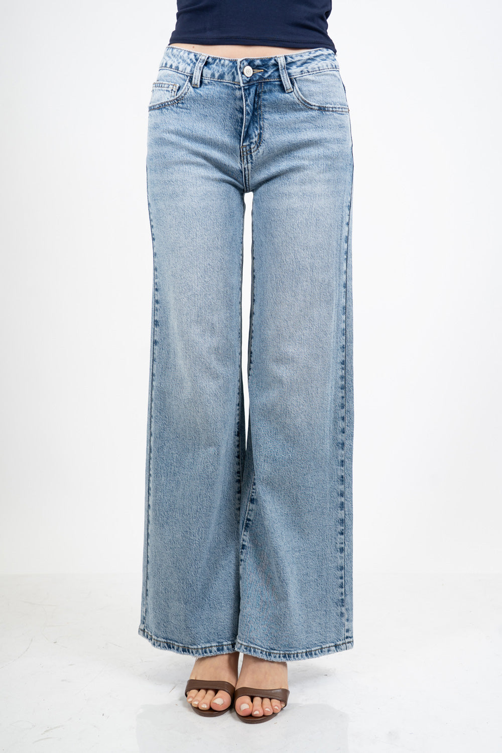 Jeans gamba dritta in denim leggero estivo a vita alta.