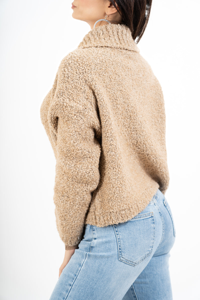 Giacca corta in filato bouclé con colletto e zip metallica