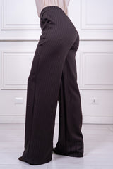 modella indossando Pantalone Elodie wide leg colore