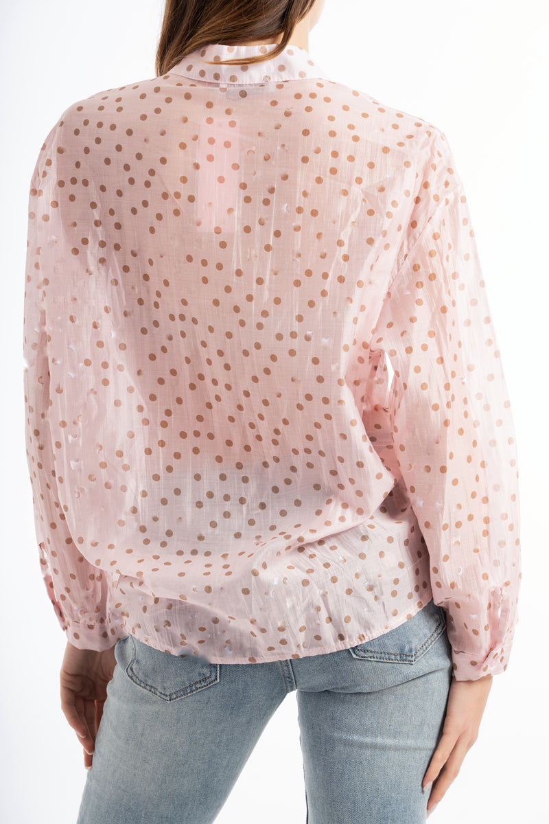 modella indossando Camicia velata a pois in tencel con collo coreano colore