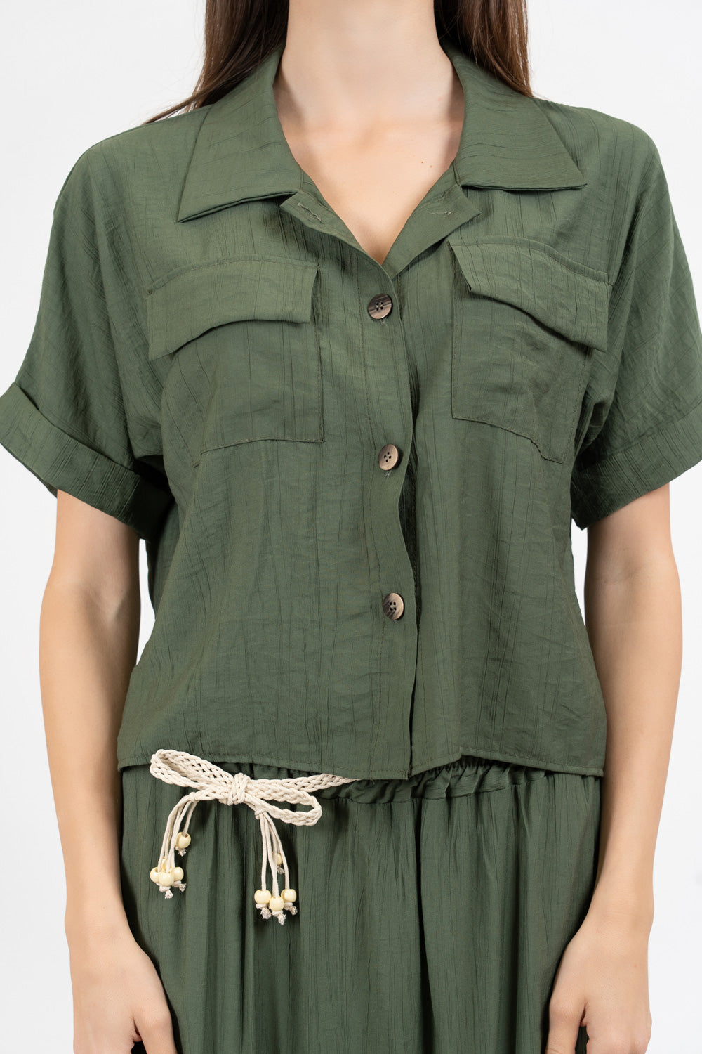Camicia corta con tasche in viscosa EasyWave con manica a pipistrello e bottoni effetto legno