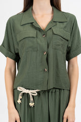 Camicia corta con tasche in viscosa EasyWave con manica a pipistrello e bottoni effetto legno