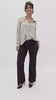Pantalone svasato in crep con baschina alta Marrone