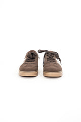 Sneakers in camoscio ed ecopelle marrone con suola in gomma
