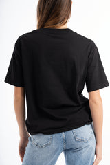 modella indossando T-shirt scritta “Non mi dovete stressare” colore