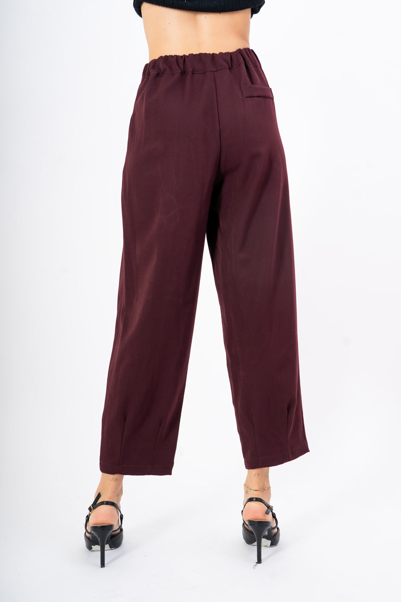 modella indossando Pantalone Balloon Chic colore