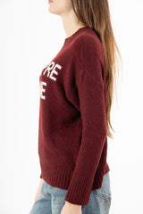 modella indossando Maglione girocollo con scritta “Ho sempre ragione” in misto lana Made in Italy colore