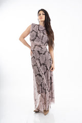 modella indossando Completo top a palloncino e gonna lunga in microrete Feather Leaf colore