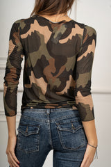 modella indossando Maglia Aveline Camouflage colore