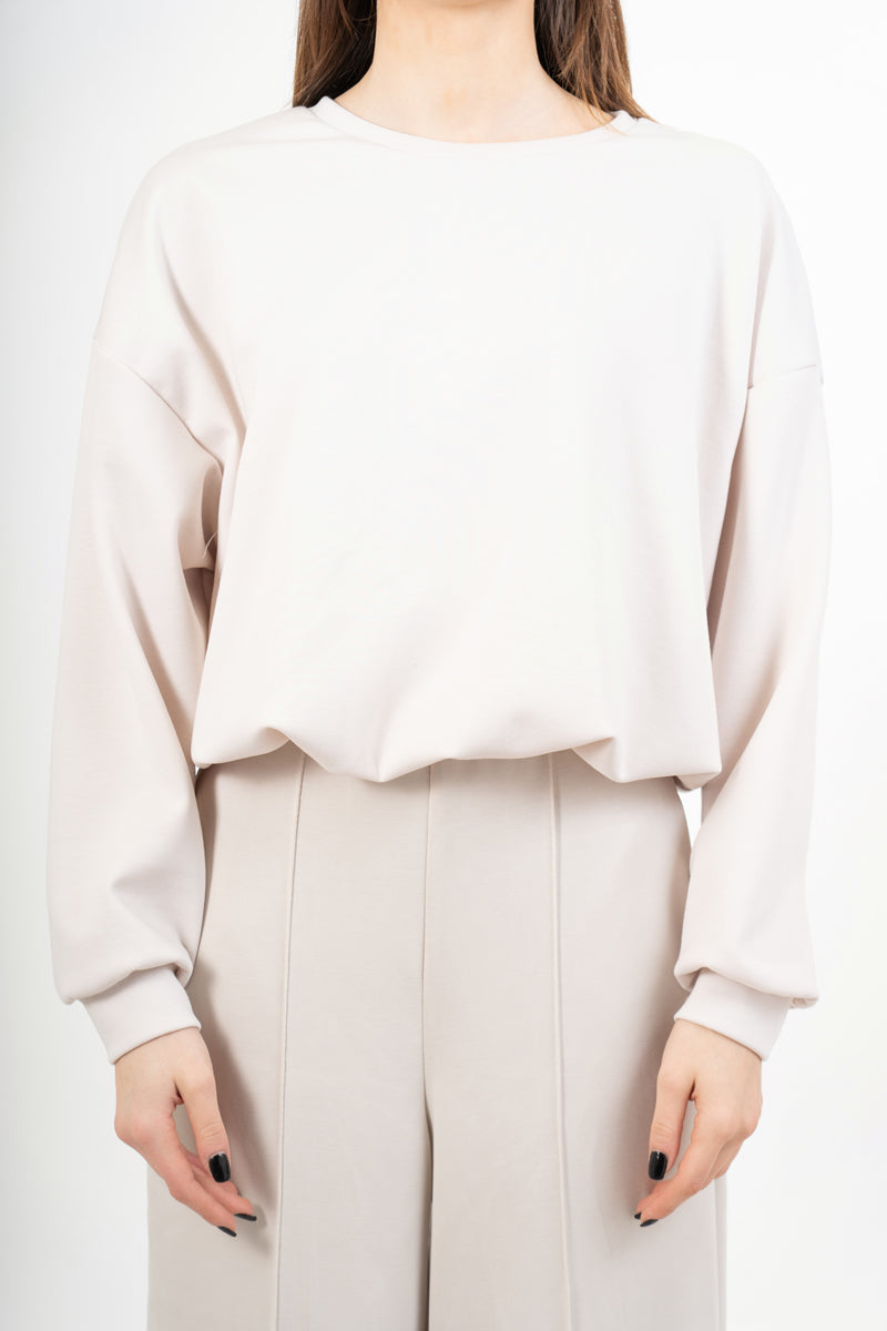 modella indossando Maglia felpa over con spalla scesa ed effetto palloncino colore