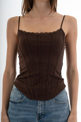 modella indossando Top effetto bustier in maglina elasticizzata con cuciture a vista e passamaneria colore Marrone Unica
