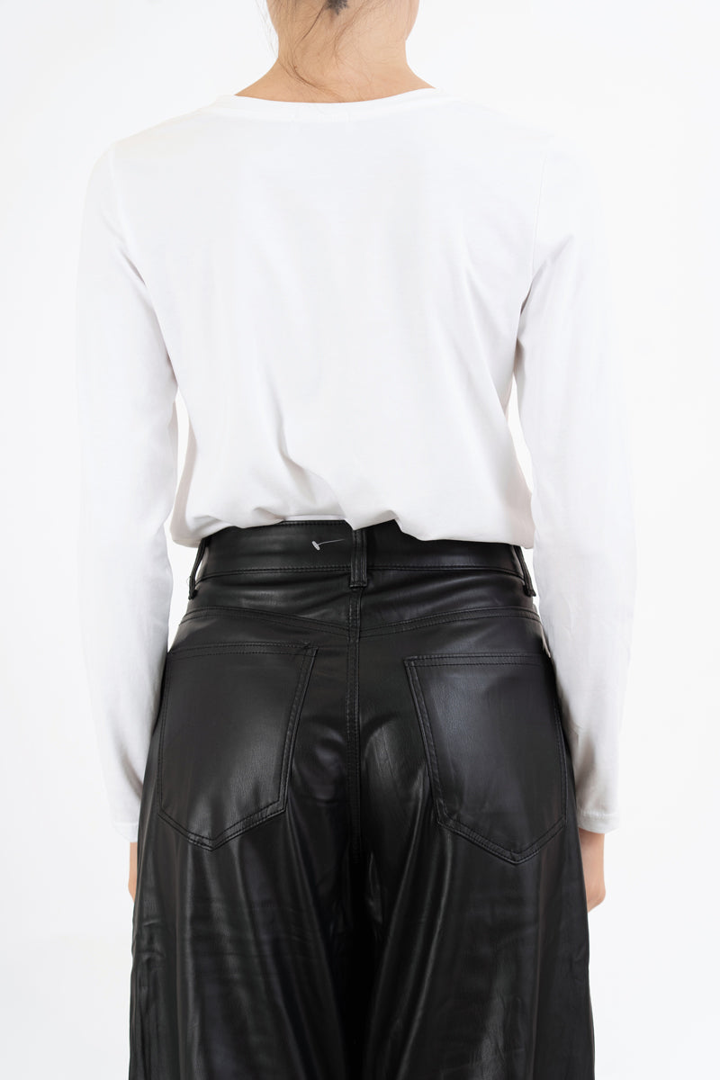 modella indossando Maglia TeddyMood in cotone elasticizzato colore