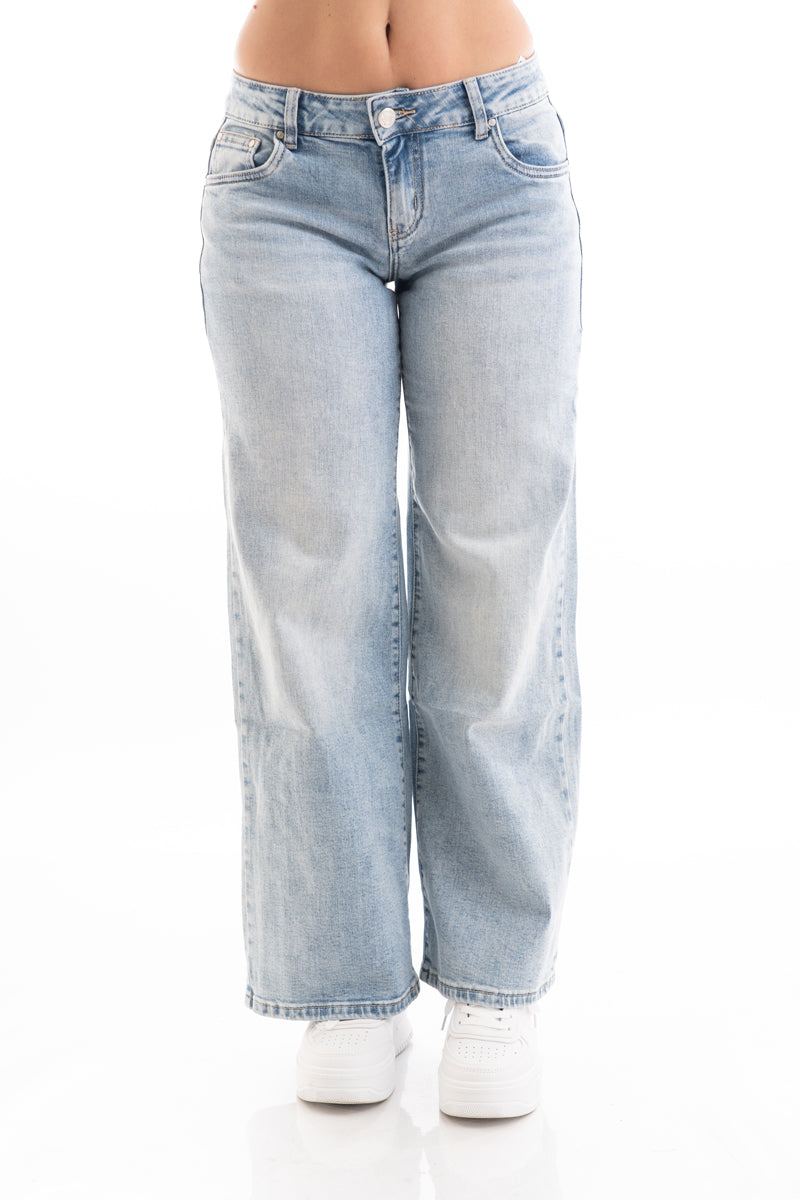 modella indossando Jeans wide leg a vita media in premium denim colore