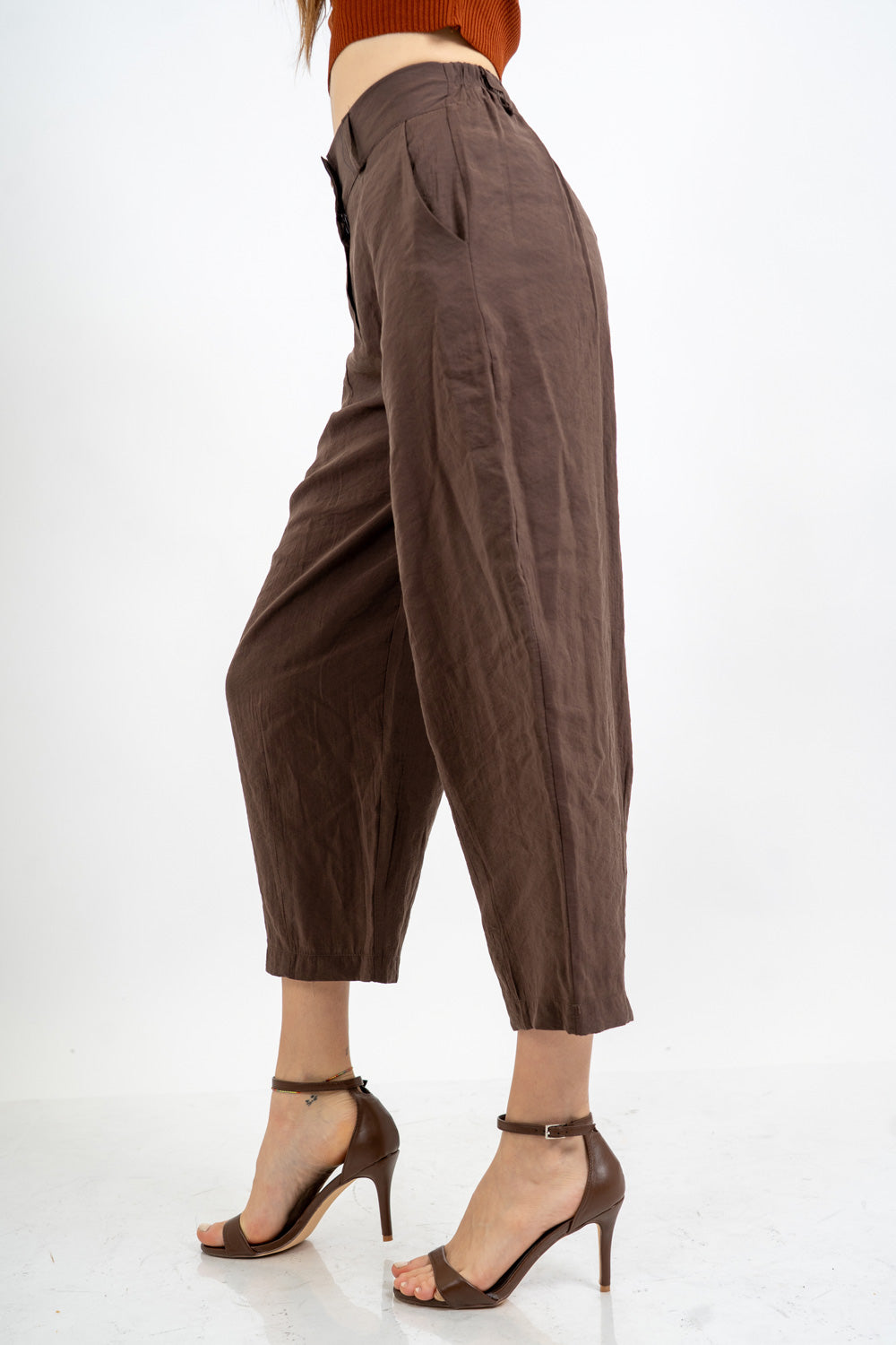 Pantalone cropped vita alta in modal fluido.