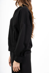 modella indossando Giacca in felpa misto viscosa con zip e manica ampia colore