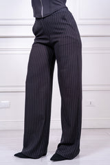 modella indossando Pantalone Elodie wide leg colore