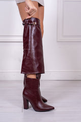 modella indossando Stivale trasformabile Brixton Borgogna colore
