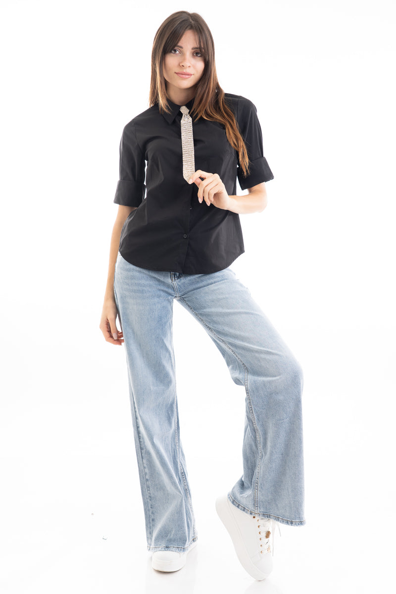 modella indossando Cravatta gioiello in micro strass colore