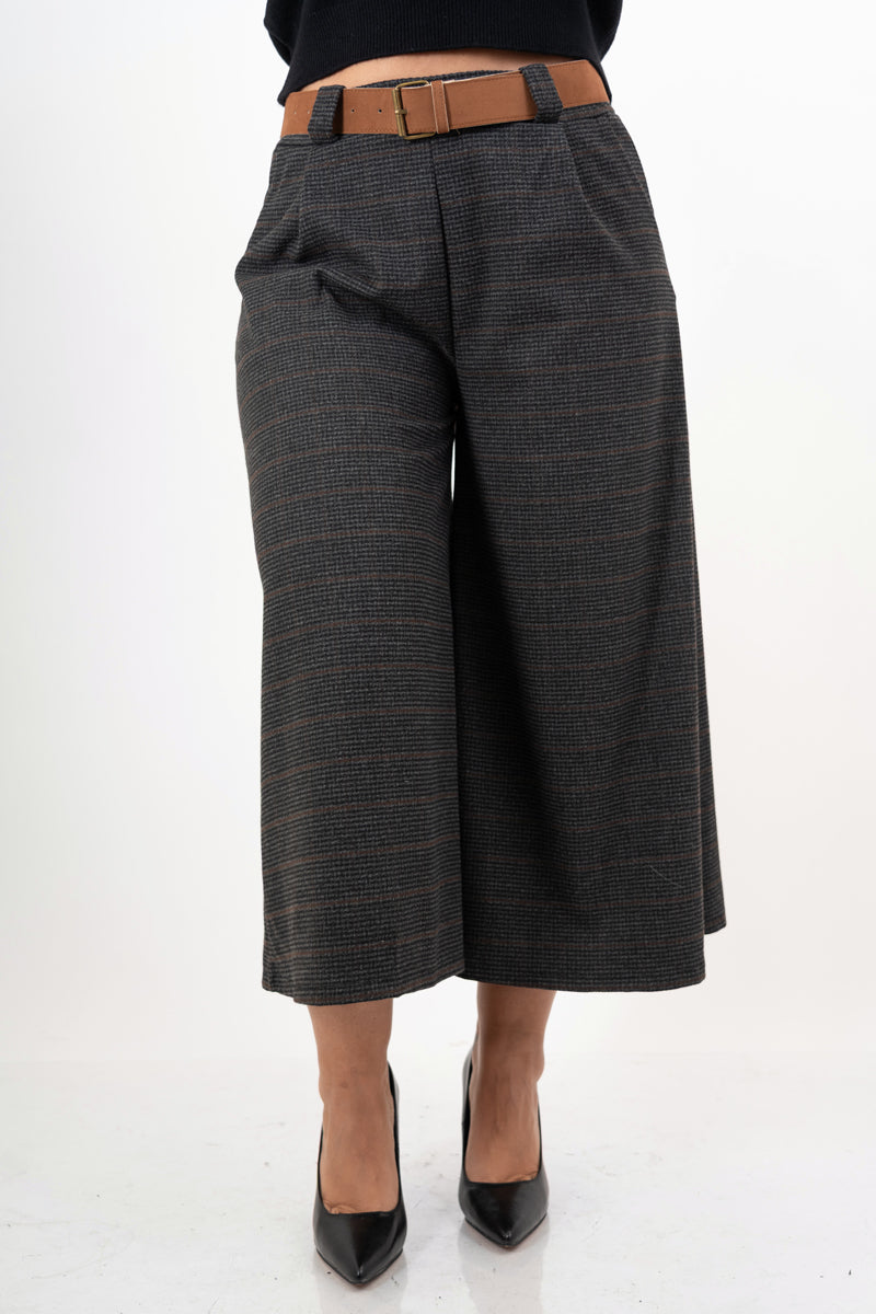 modella indossando Pantagonna palazzo in panno microcheck con cintura colore